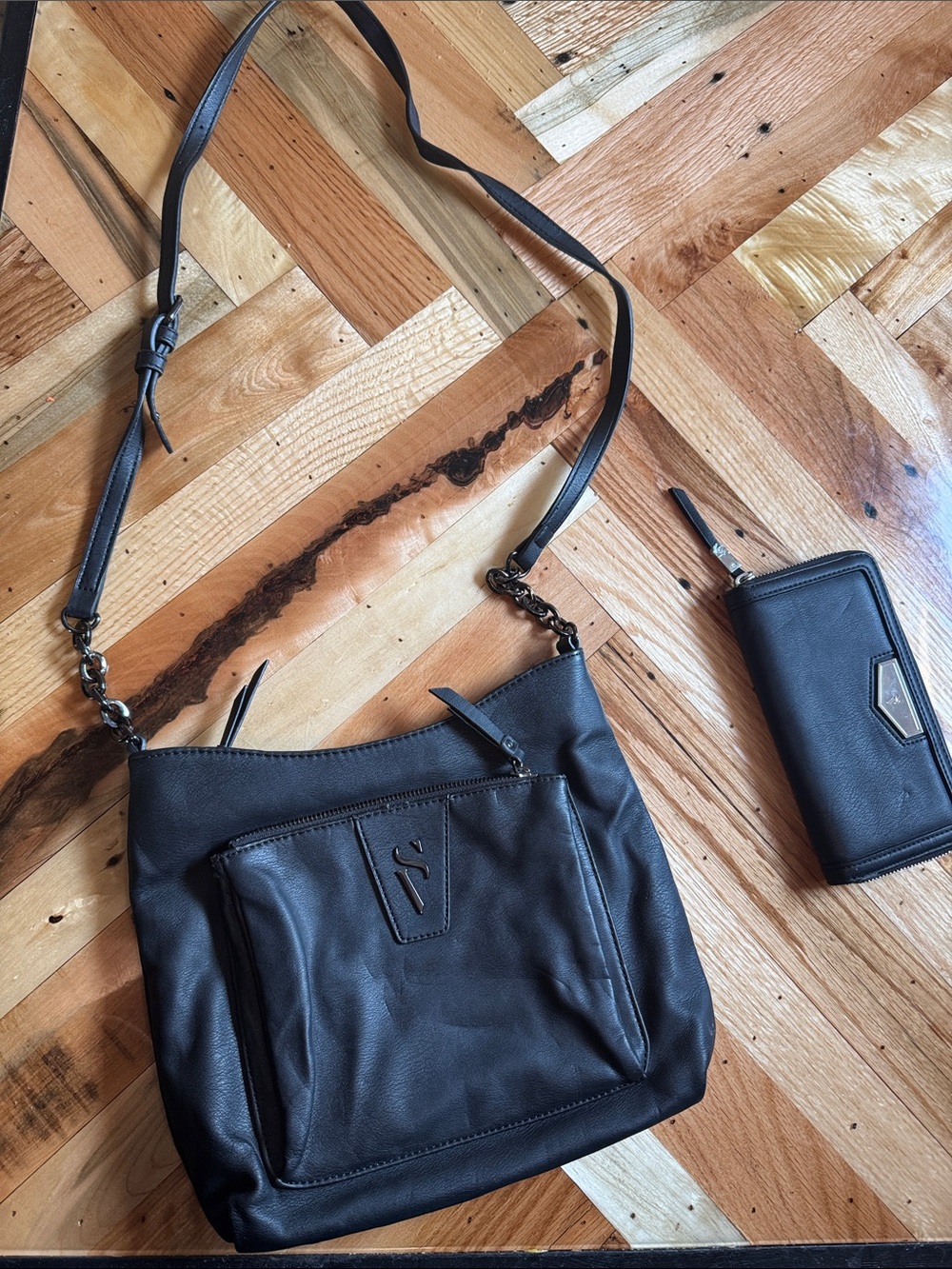 Vera Wang Soft Black Leather Crossbody with Front Zip Pocket & Wallet